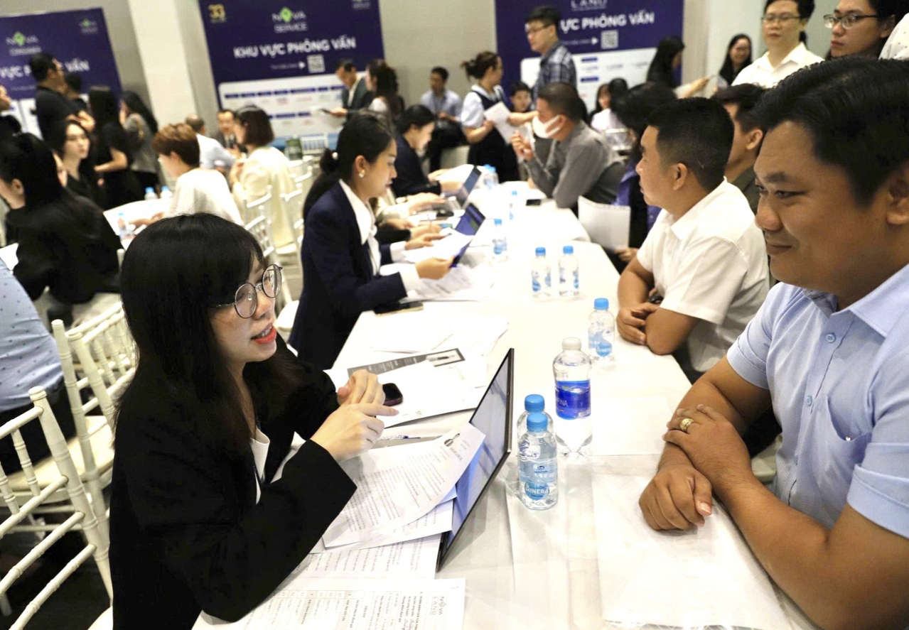 Sự kiện mang đến không gian kết nối trực tiếp giữa nhà tuyển dụng và ứng viên.