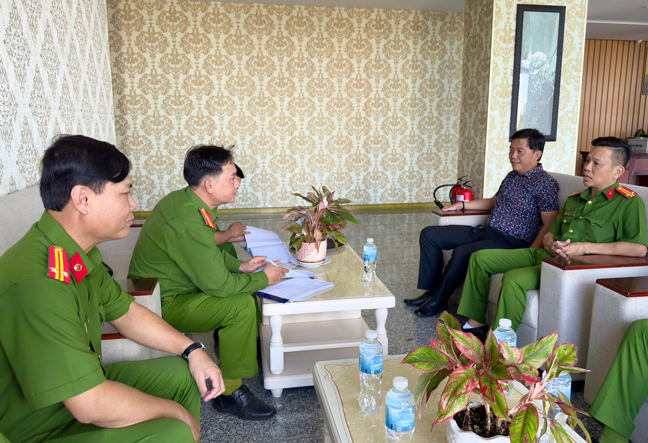 Lực lượng Công an Cà Mau kiểm tra, bảo đảm an toàn tại các địa điểm ăn, nghỉ của đại biểu dự Đại hội.