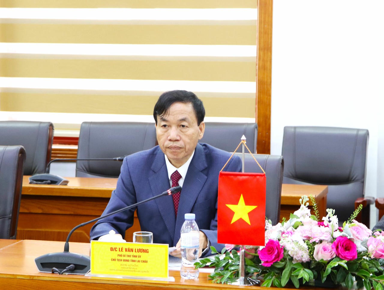 Ông Lê Văn Lương - Phó Bí thư Tỉnh ủy, Chủ tịch UBND tỉnh Lai Châu phát biểu tại hội đàm.