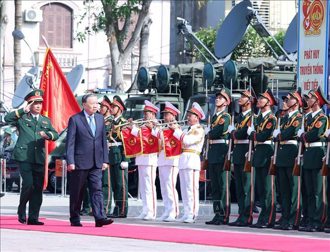 Tổng Bí thư Tô Lâm duyệt đội danh dự Quân khu 4. Ảnh: Thống Nhất/TTXVN