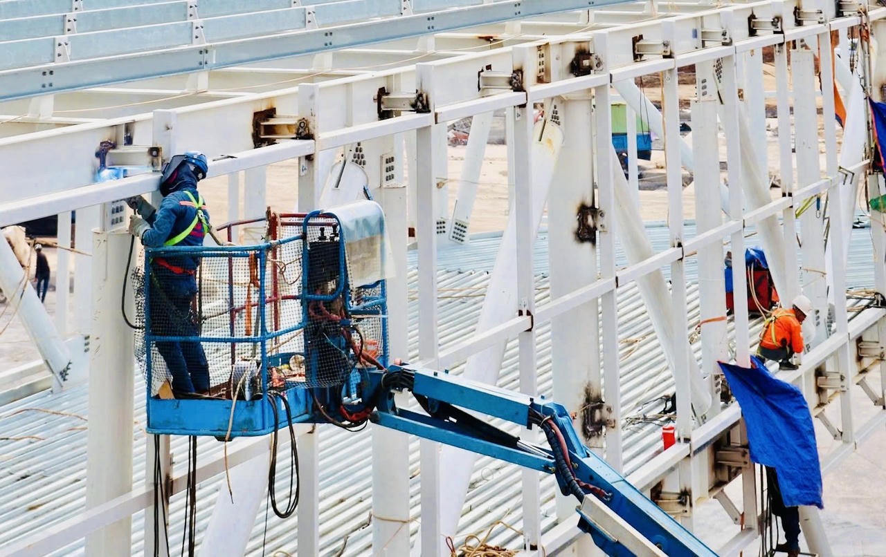 Gói thầu 5.10 nhà ga hành khách được khởi công tháng 8/2023, dự kiến rút ngắn tiến độ, hoàn thiện cơ bản trong tháng 12/2025 để chuẩn bị chạy thử và vận hành kỹ thuật.