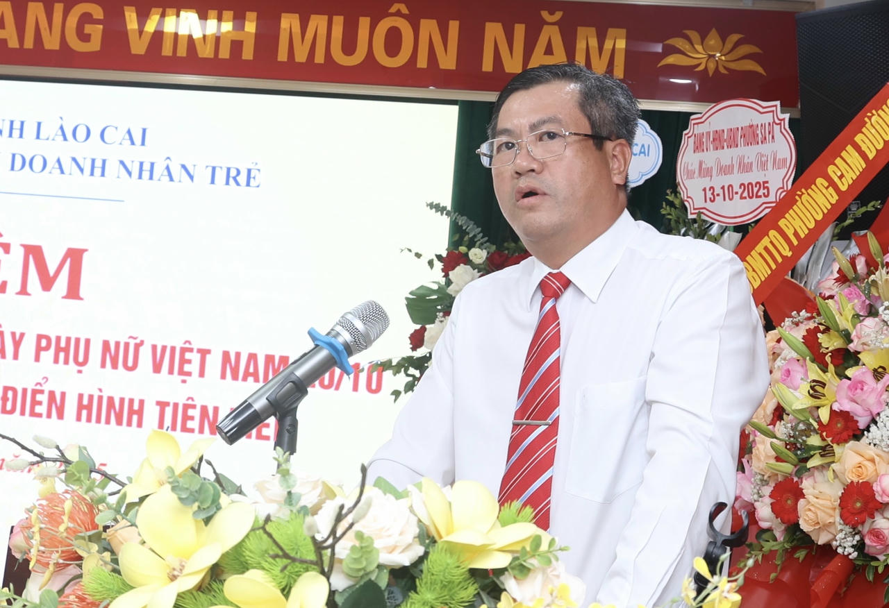 Ông Nguyễn Huy Long, Chủ tịch Hiệp hội doanh nghiệp tỉnh Lào Cai phát biểu tại buổi lễ.