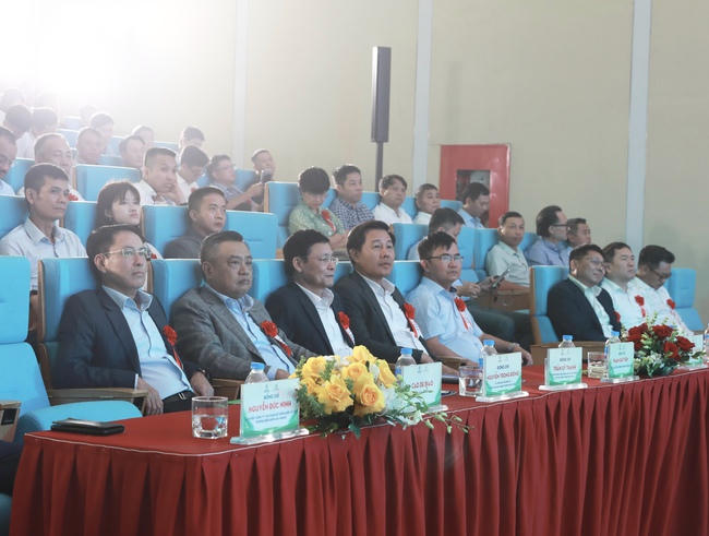 Các đại biểu tham dự Lễ khánh thành.