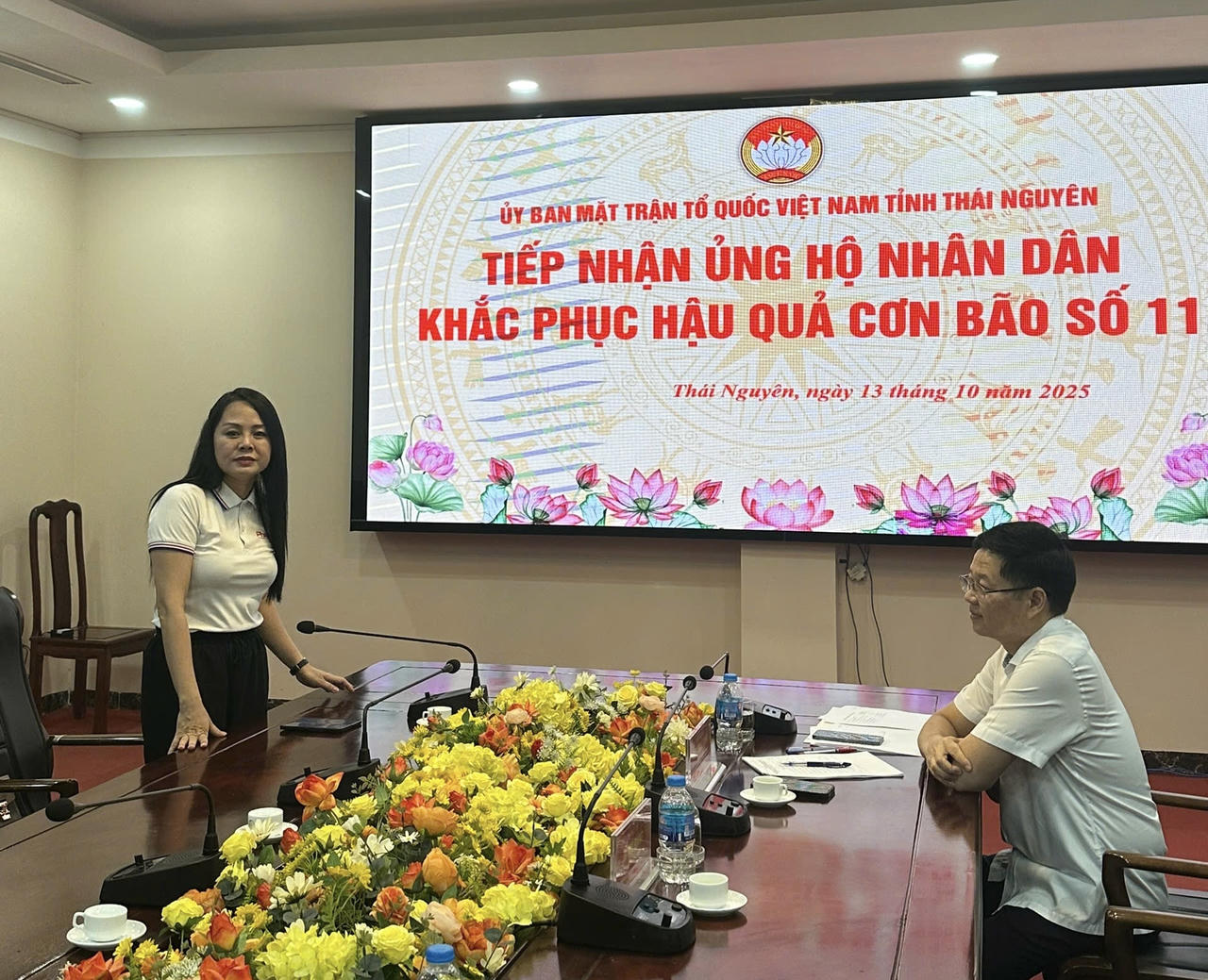 Bà Nguyễn Thị Quế phát biểu tại buổi trao quà. (Ảnh: Lê Hanh)