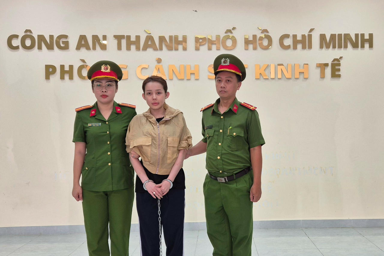 Ngân 98 tại cơ quan điều tra (Ảnh: Công an cung cấp).