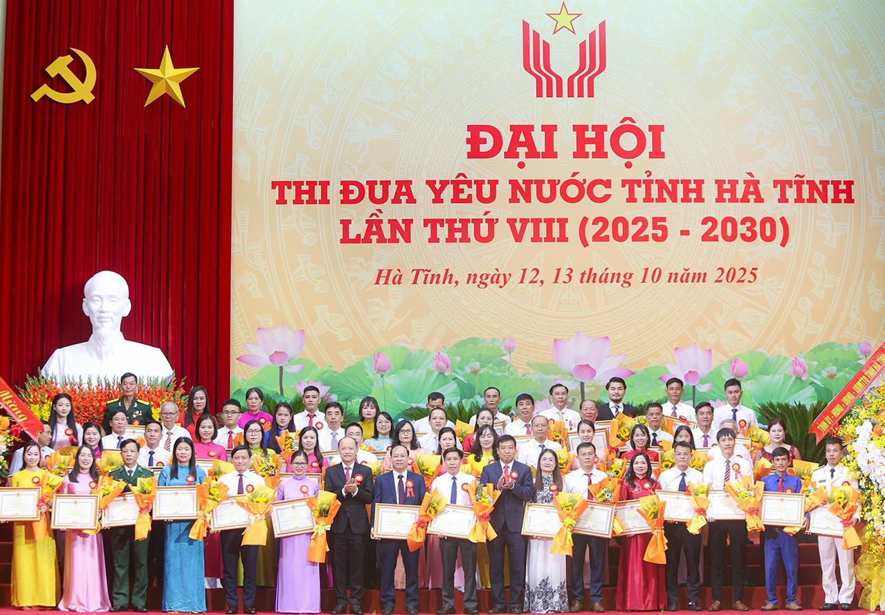 Đại hội vinh danh 100 điển hình tiêu biểu xuất sắc toàn tỉnh Hà Tĩnh giai đoạn 2020-2025.