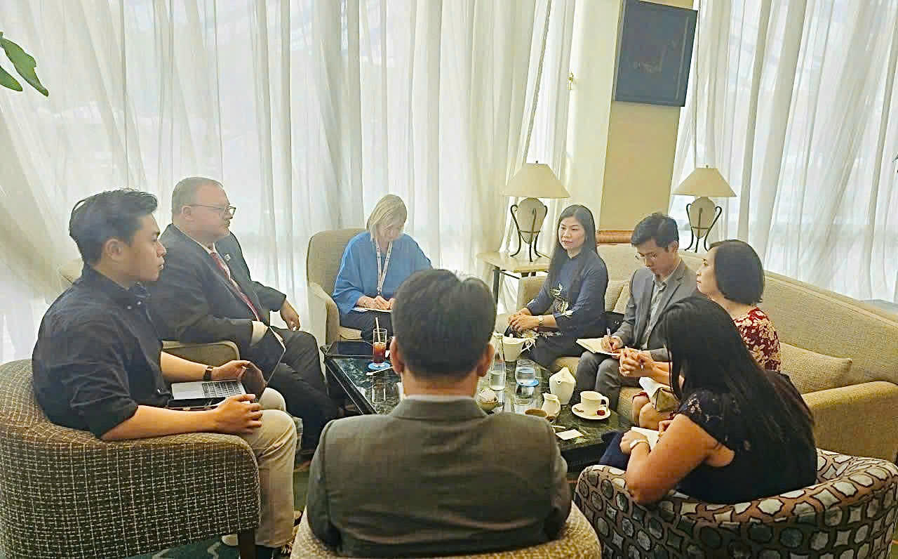 Buổi làm việc diễn ra trong không khí ấm áp. (Ảnh: V.H)