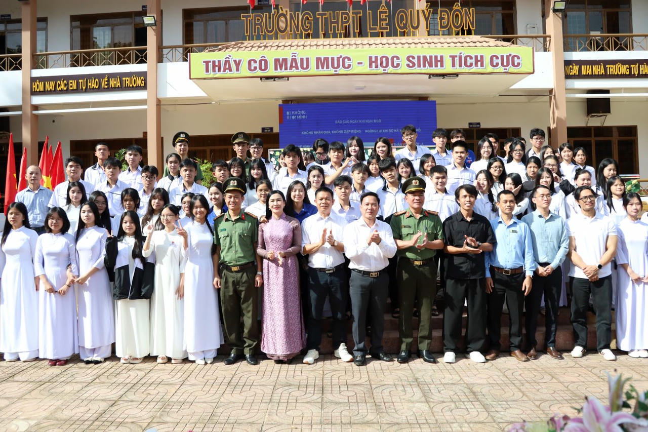 Trang bị “lá chắn số” phòng chống “bắt cóc trực tuyến” cho học sinh Đắk Lắk