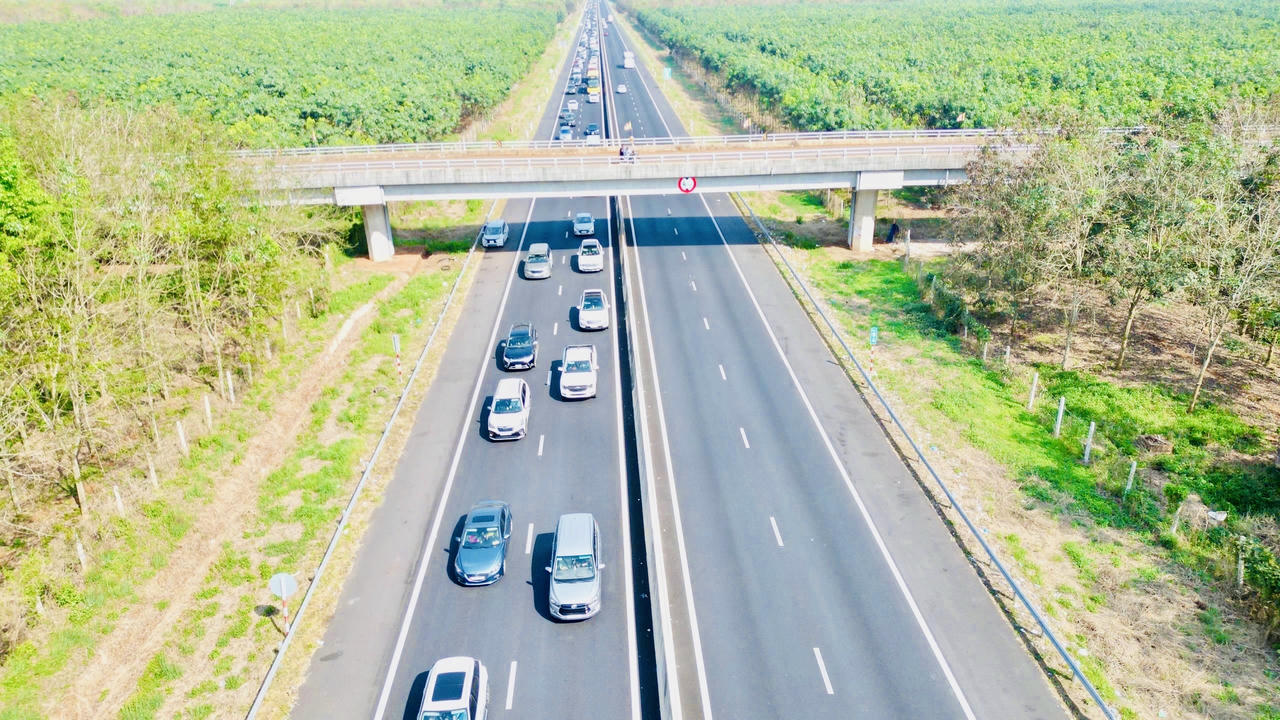 Ban Quản lý dự án Thăng Long phối hợp với các đơn vị địa phương tiếp nhận mặt bằng, đảm bảo thi công an toàn, đúng tiến độ.