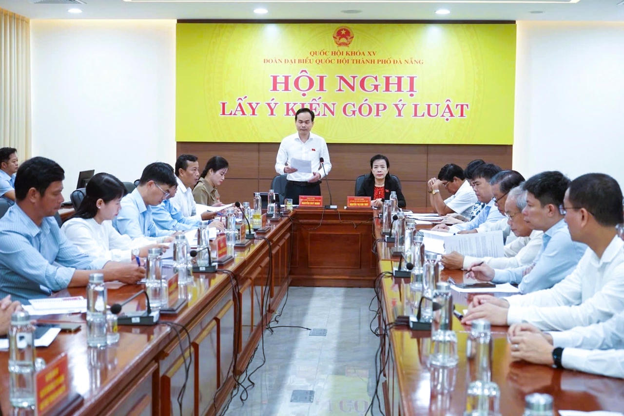 Quang cảnh hội nghị&nbsp;lấy ý kiến góp ý các dự thảo luật về giáo dục.