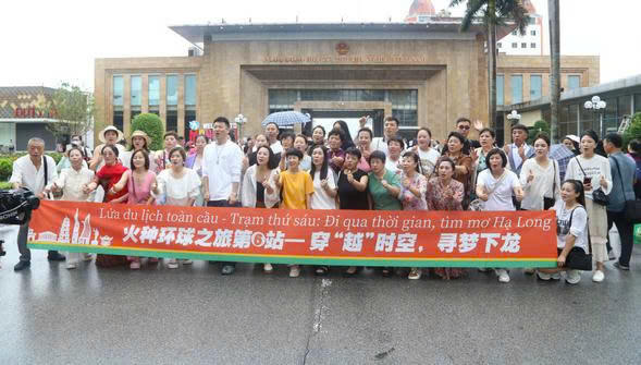 Quảng Ninh: Gần 1.000 du khách Trung Quốc theo hình thức MICE nhập cảnh qua Cửa khẩu Quốc tế Móng Cái