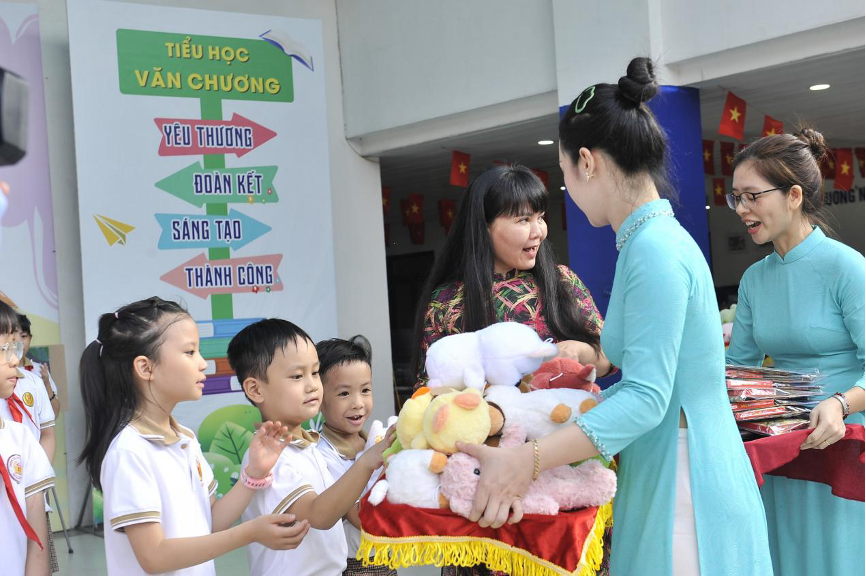 Lễ phát động cuộc thi Vẽ tranh Quốc tế Toyota “Chiếc ô tô mơ ước” năm 2025 tại Trường Tiểu học Văn Chương, Hà Nội