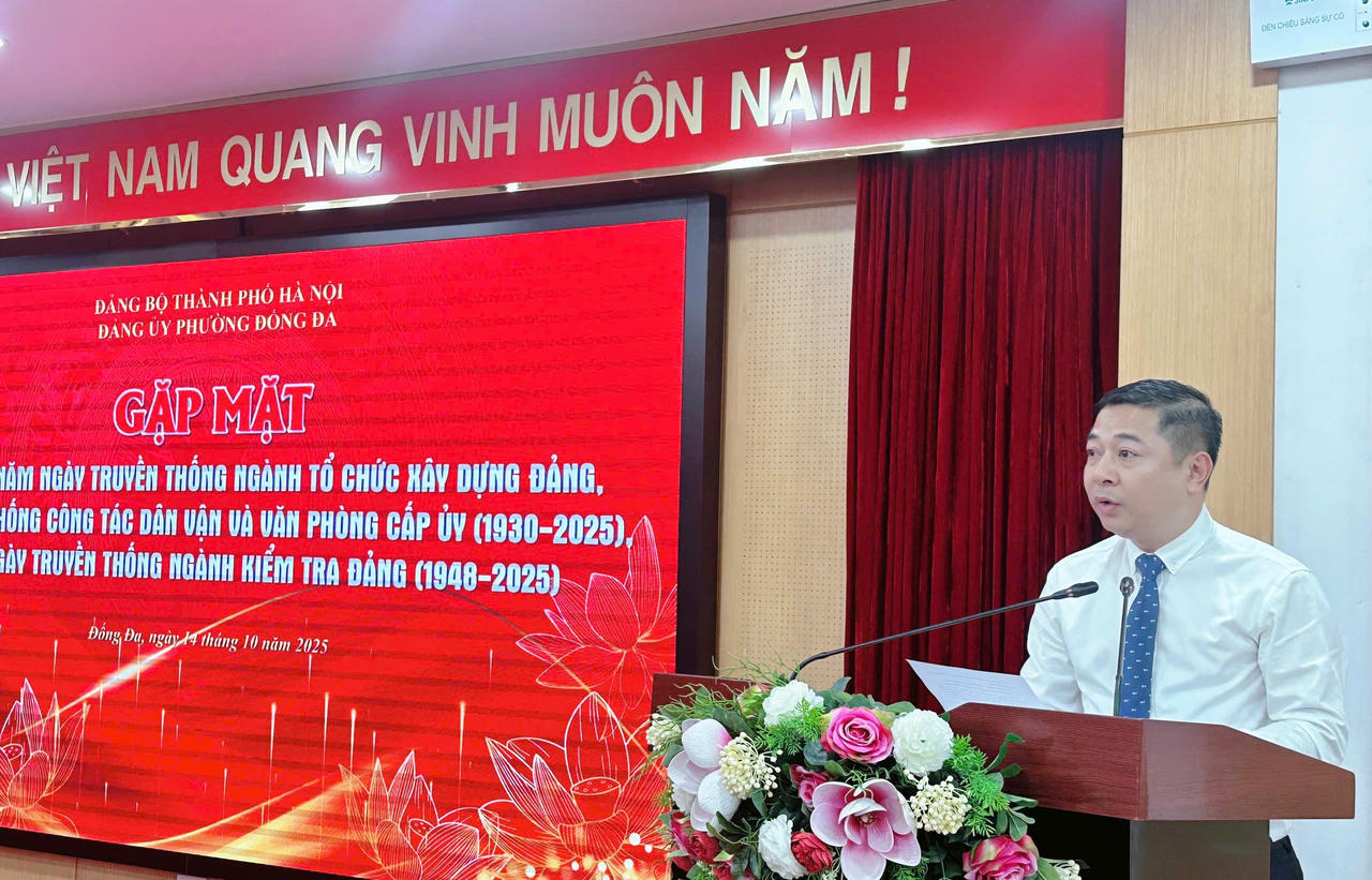 Đồng chí Phùng Như Hùng chia sẻ về truyền thông vẻ vang và vai trò của 
các Ban xây dựng Đảng trong chặng đường 95 năm.