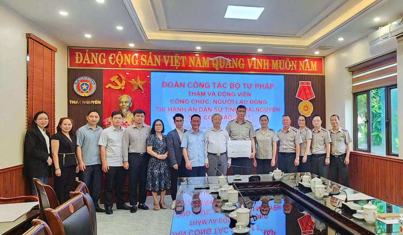 Bộ Tư pháp chung tay khắc phục bão lũ tại Thái Nguyên