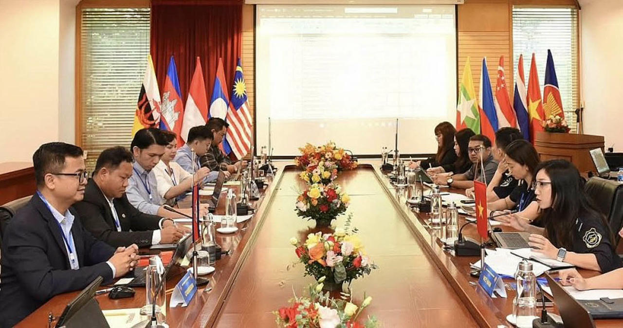 Đoàn thẩm định chung về Doanh nghiệp ưu tiên Hải quan Việt Nam làm việc với đại diện Hải quan các nước thành viên ASEAN. (Nguồn: Cục Hải quan)