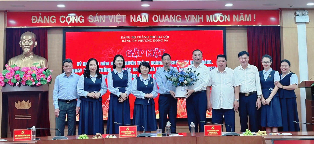 Ban Thường vụ Đảng ủy chúc mừng Ủy ban kiểm tra 
nhân 77 năm ngày truyền thống ngành Kiểm tra Đảng.