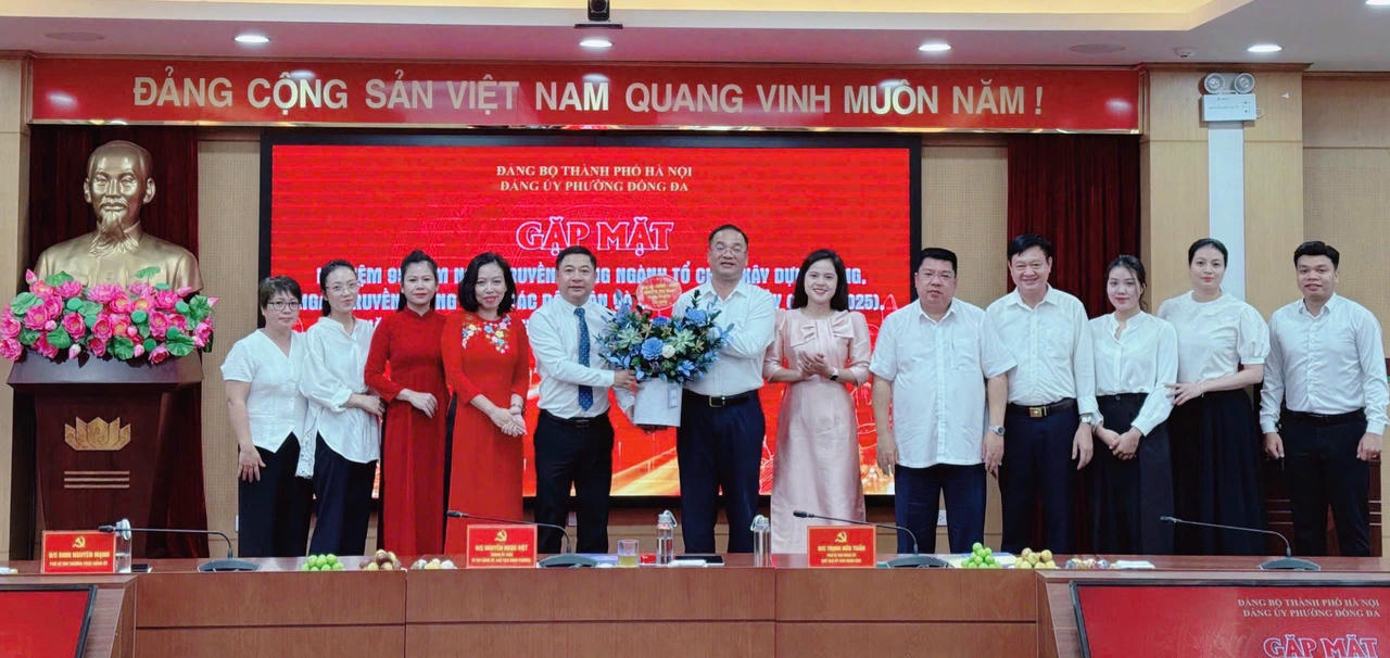 Ban Thường vụ Đảng ủy chúc mừng Ban Xây dựng Đảng nhân kỷ niệm 95 năm ngày truyền thống ngành Tổ chức xây dựng Đảng, ngày truyền thống Công tác Dân vận của Đảng.