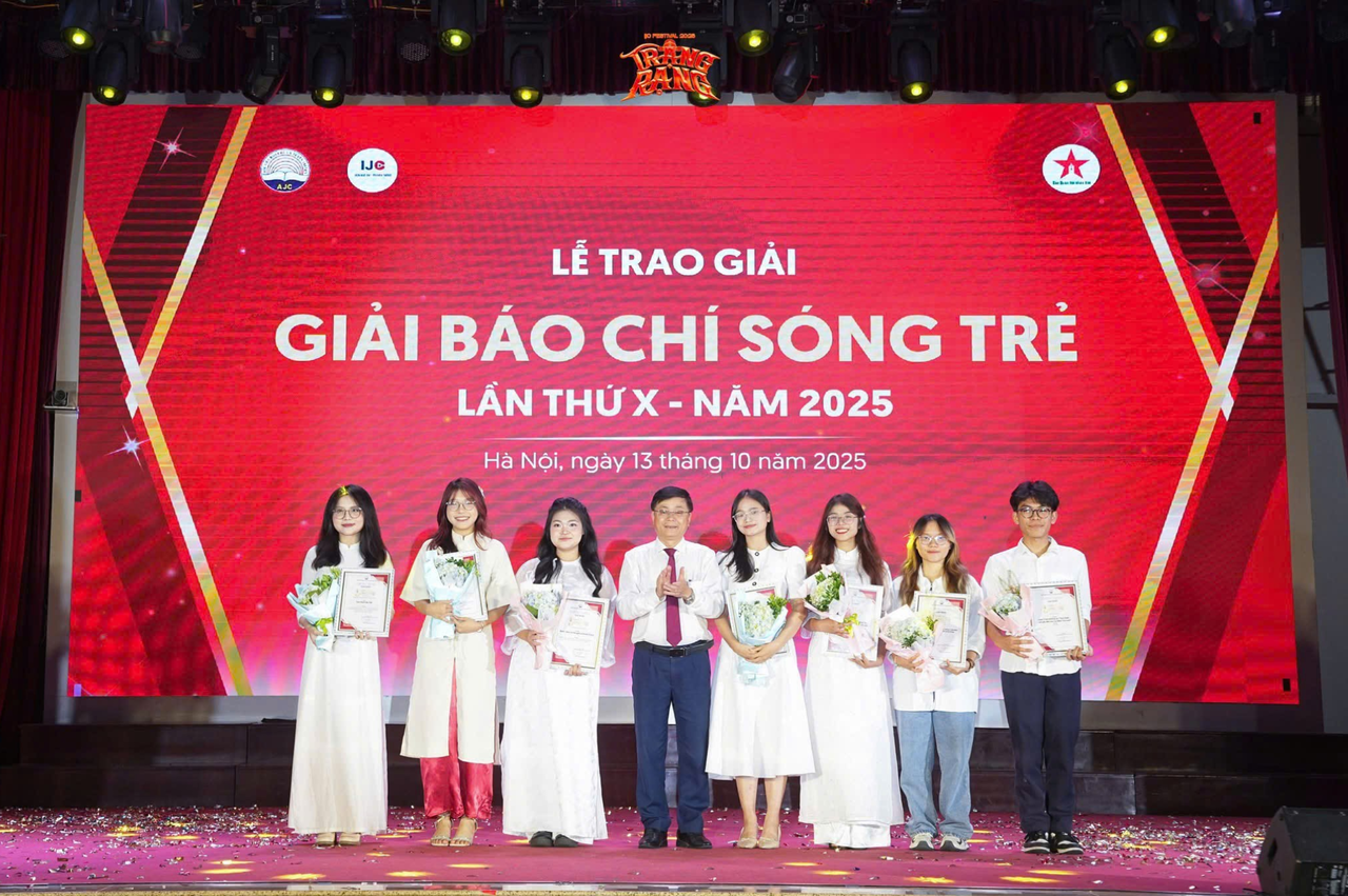 Các tác giả đạt Giải Nhất tại Giải Báo chí Sóng trẻ năm 2025. (Ảnh: BTC)