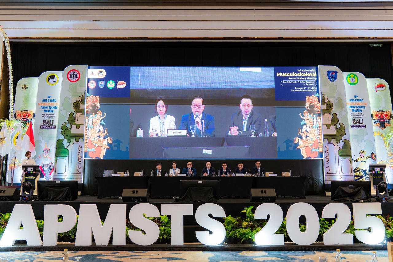 Các bác sĩ Vinmec thông tin về những bước tiến công nghệ, kỹ thuật tại hội nghị