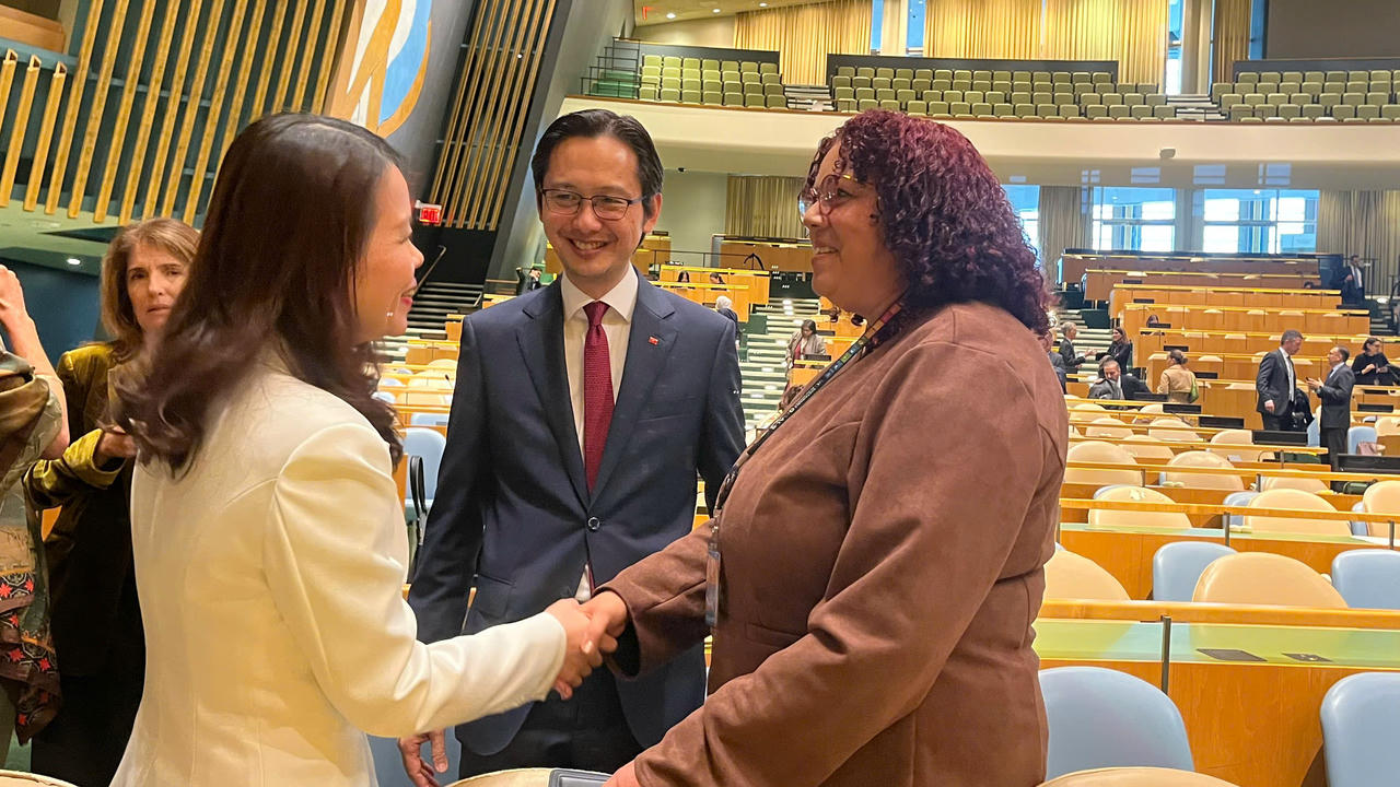 Đại diện các nước chúc mừng Việt Nam&nbsp;tái đắc cử vào Hội đồng Nhân quyền Liên hợp quốc nhiệm kỳ 2026–2028.