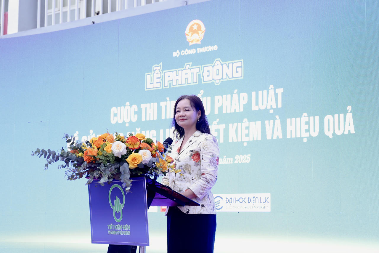 Bà Nguyễn Thị Lâm Giang - Cục trưởng Cục Đổi mới sáng tạo, Chuyển đổi xanh và Khuyến công phát biểu&nbsp;