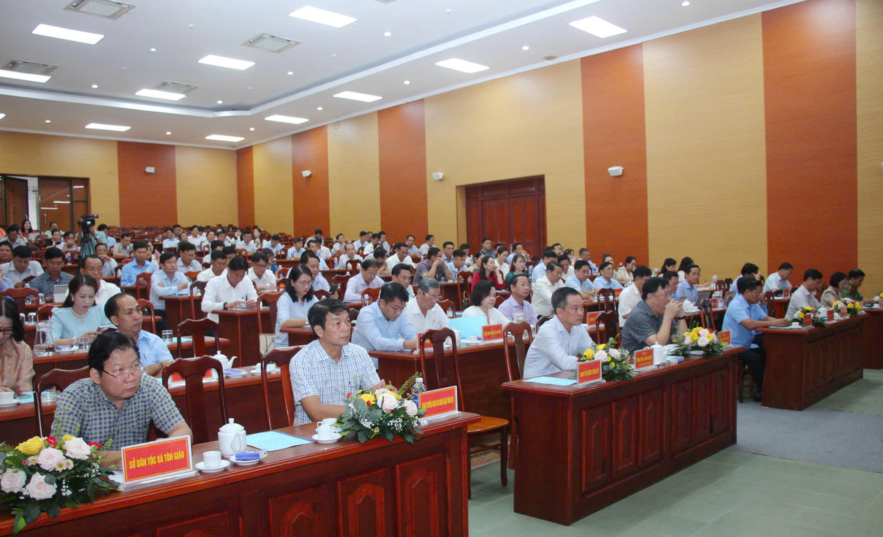 Các đại biểu tham dự Hội nghị.