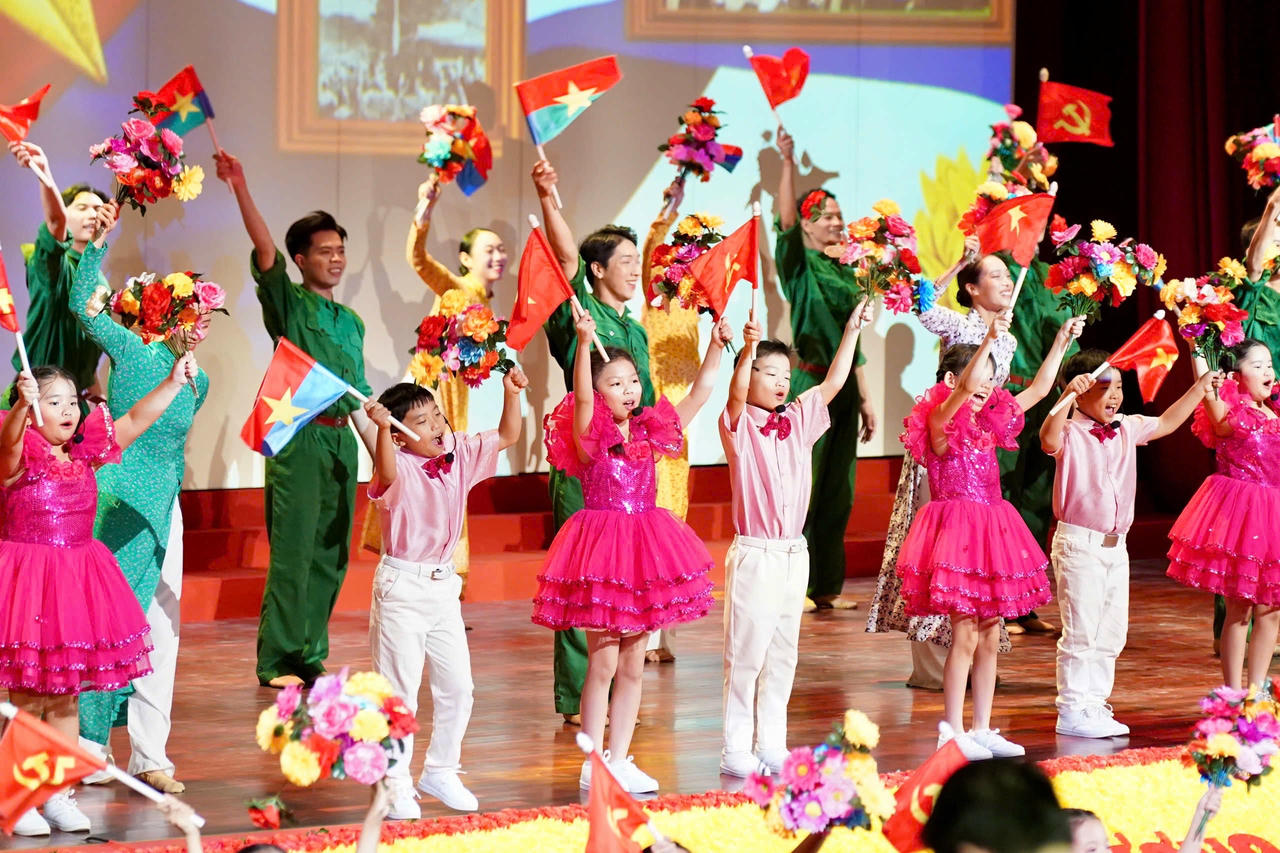 Chương trình văn nghệ chào mừng Đại hội.