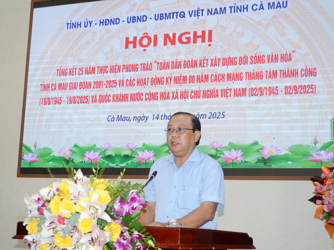 Ông Nguyễn Văn Đen - Phó Giám đốc Sở Văn hóa, Thể thao và Du lịch tỉnh Cà Mau báo cáo tại Hội nghị.