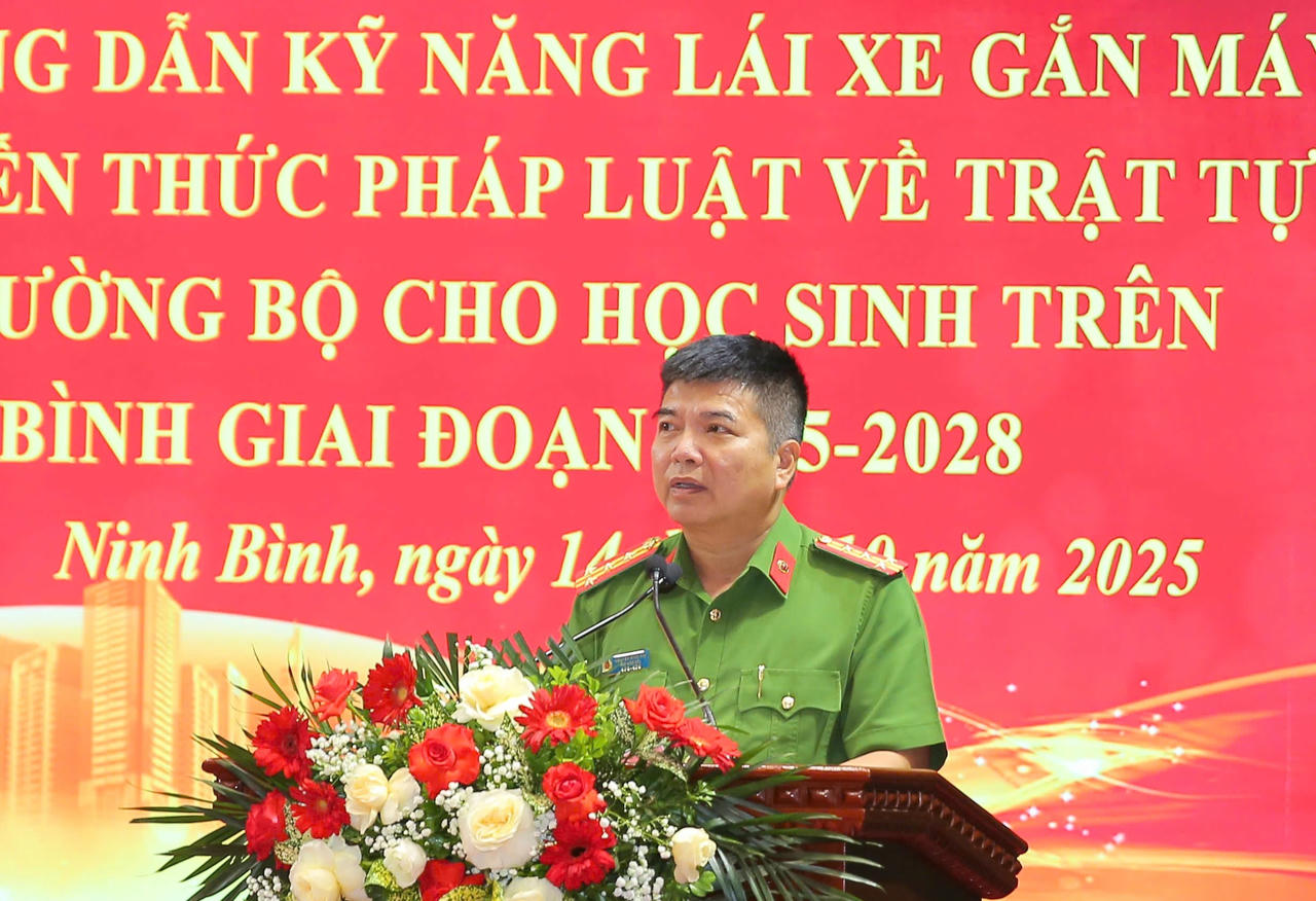 Đại tá Nguyễn Minh Hải, Phó Giám đốc Công an tỉnh Ninh Bình phát biểu tại hội nghị.