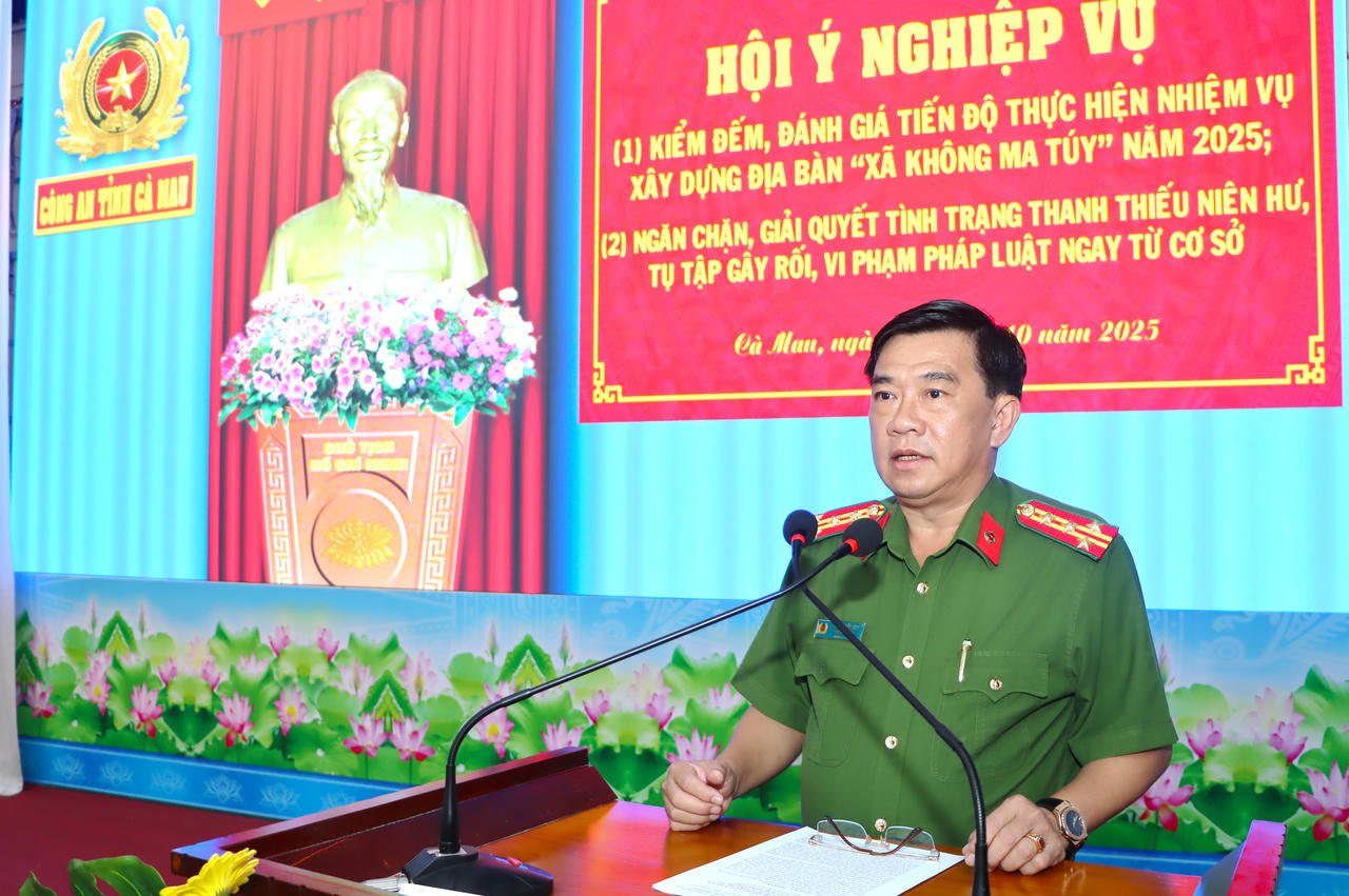 Đại tá Châu Quốc Huy - Tỉnh ủy viên, Phó Giám đốc Công an tỉnh Cà Mau, phát biểu khai mạc hội ý nghiệp vụ.