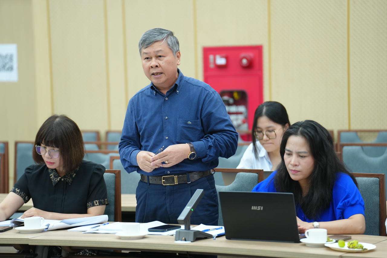 PGS.TS Đinh Dũng Sỹ, nguyên Vụ trưởng Vụ Pháp luật, Văn phòng Chính phủ phát biểu tại Hội thảo.