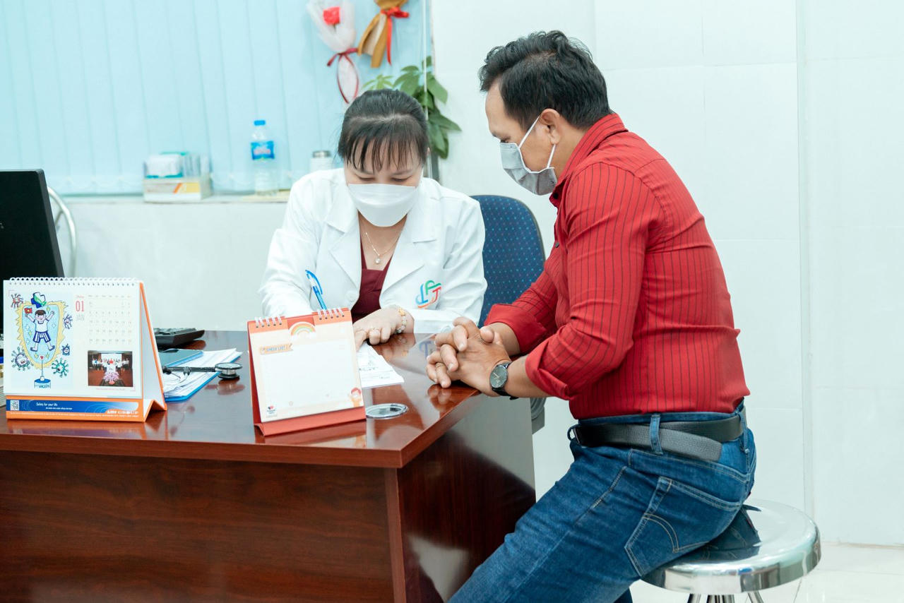 Có khá nhiều nguyên nhân dẫn tới tình trạng các bạn trẻ mắc bệnh cơ xương khớp.