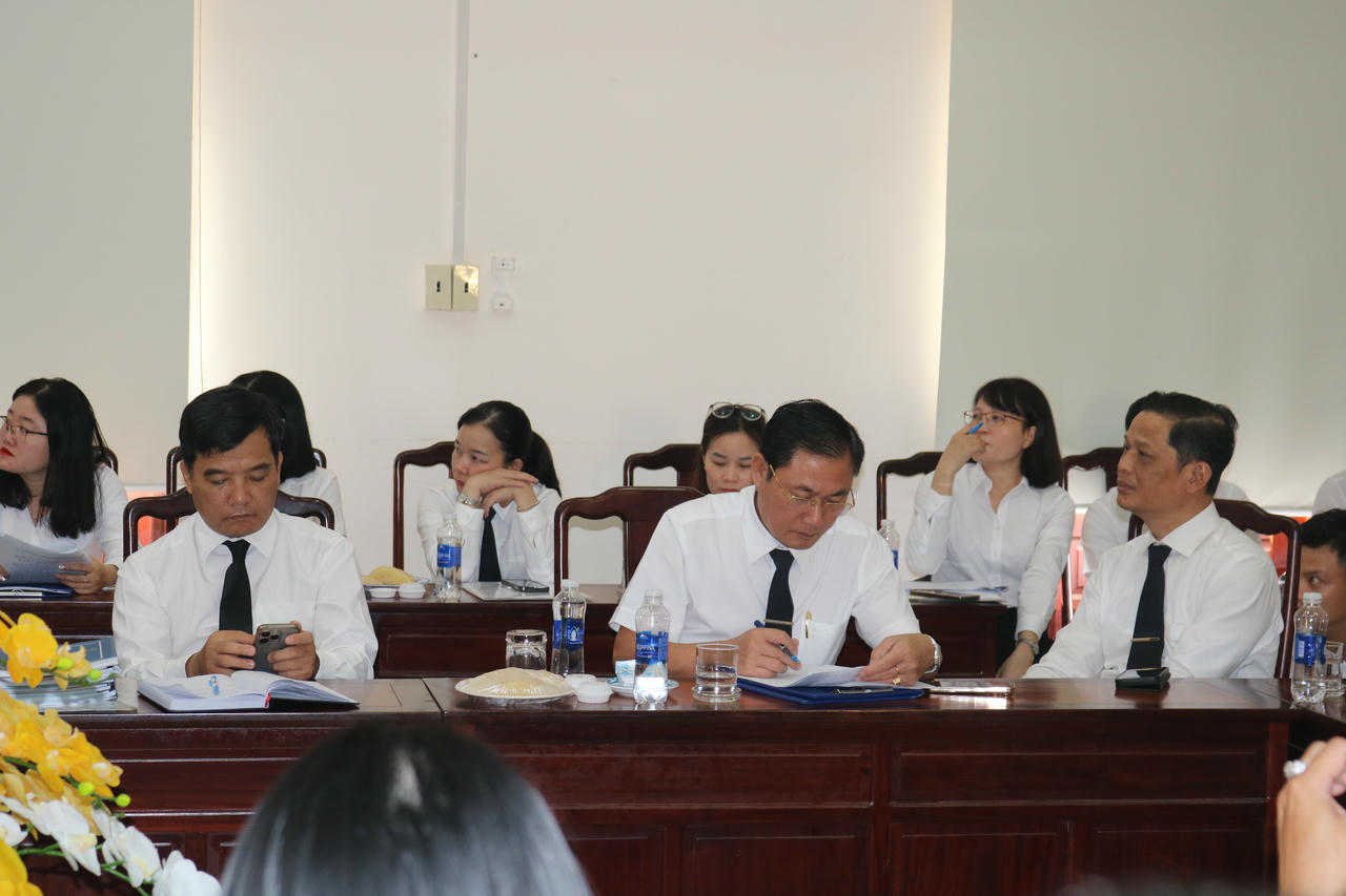 Các đại biểu tham gia hội nghị