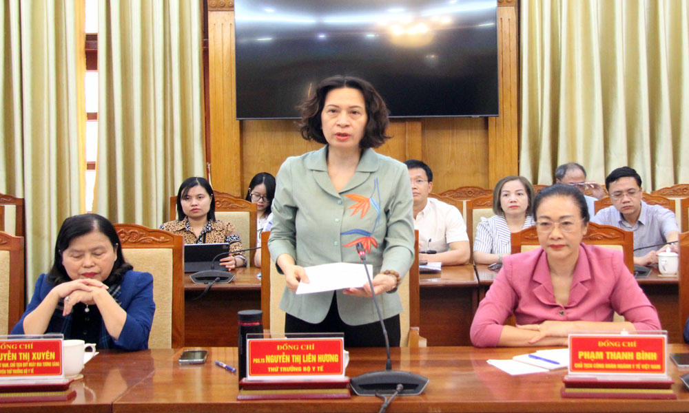 Thứ trưởng Nguyễn Thị Liên Hương chia sẻ với những thiệt hại nặng nề mà Bắc Ninh phải gánh chịu.