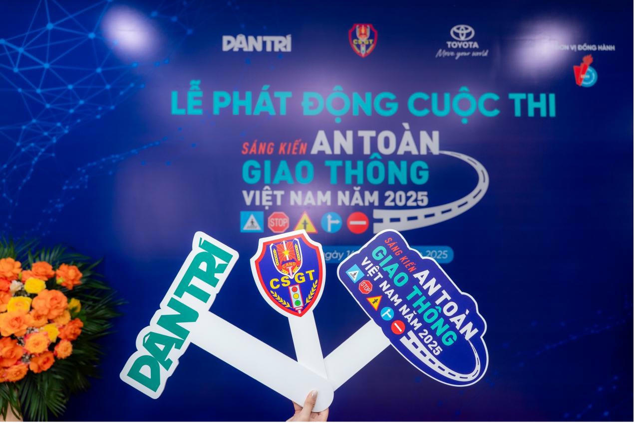 Thông tin Chương trình tại http://www.toyota.com.vn, trang facebook: https://www.facebook.com/ToyotaVietnam hoặc https://dantri.com.vn.