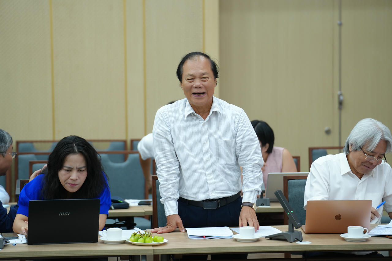 GS.TS Phan Trung Lý, nguyên Chủ nhiệm Uỷ ban Pháp luật và Tư pháp của Quốc hội phát biểu tại Hội thảo.