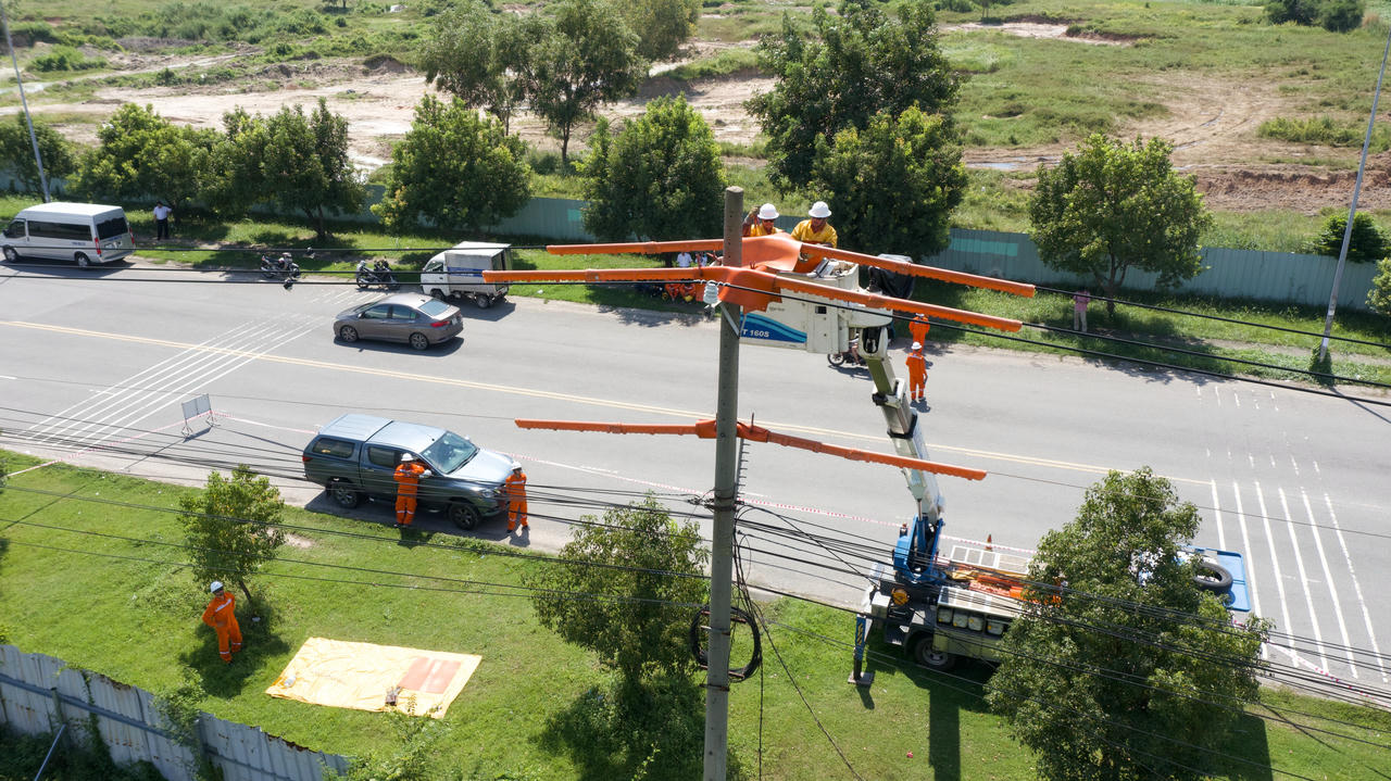 Thi công lưới điện hotline