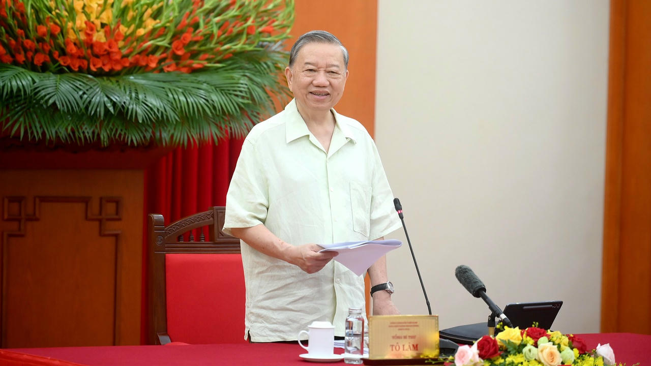 Tổng Bí thư Tô Lâm yêu cầu, phải lấy việc tháo gỡ điểm nghẽn thể chế làm nhiệm vụ đột phá hàng đầu. Ảnh: nhandan.vn