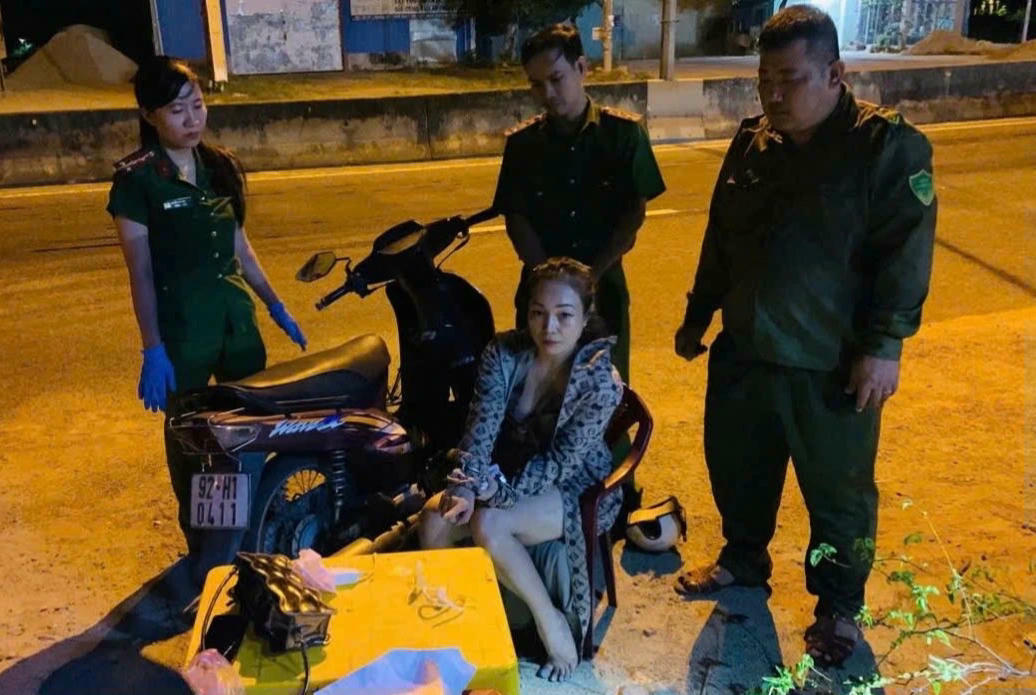 Lực lượng công an Đà Nẵng tuần tra, bắt quả tang đối tượng tràng trữ trái phép chất ma túy.