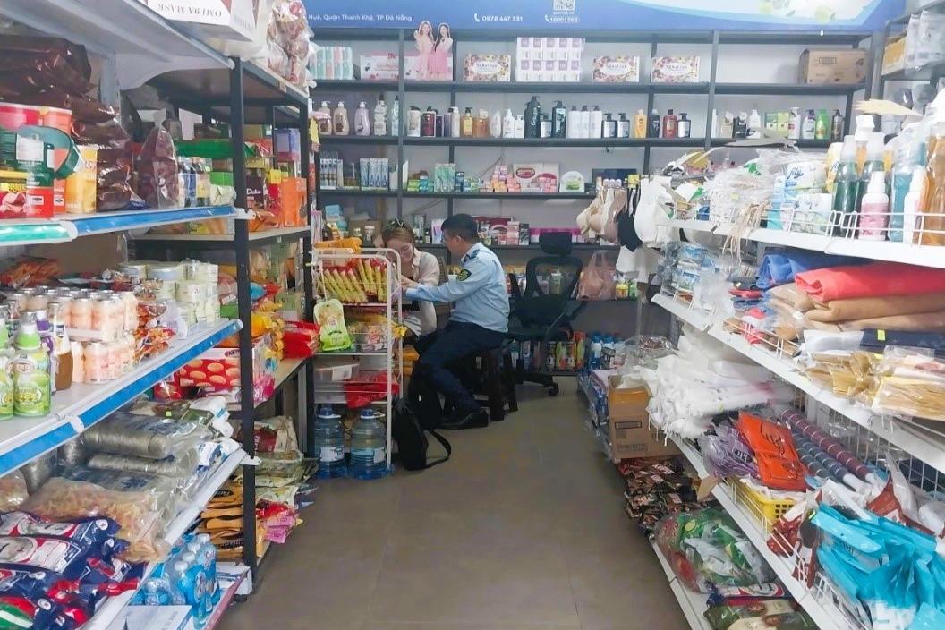 Công tác kiểm tra, xử lý tại các cơ sở kinh doanh nhỏ lẻ cũng được đẩy mạnh.