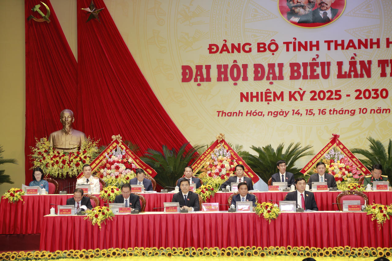 Đoàn Chủ tịch điều hành Đại hội.