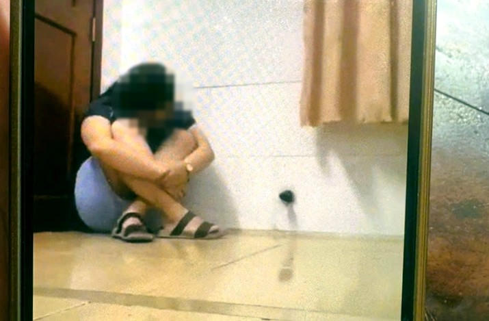 Một nạn nhân được giải cứu khi đang tự giam mình trong khách sạn