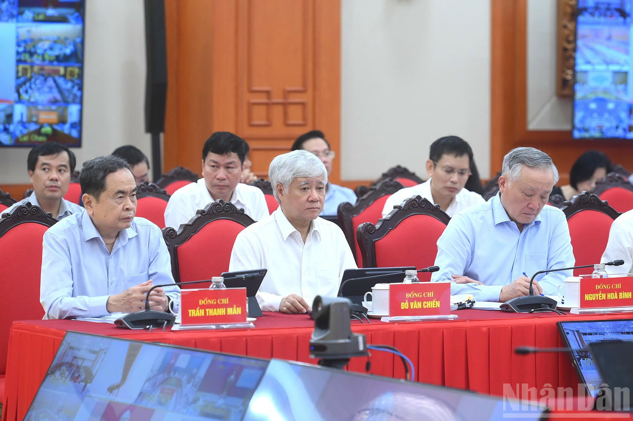 Các đồng chí lãnh đạo Đảng, Nhà nước tham dự phiên họp. Ảnh: nhandan.vn