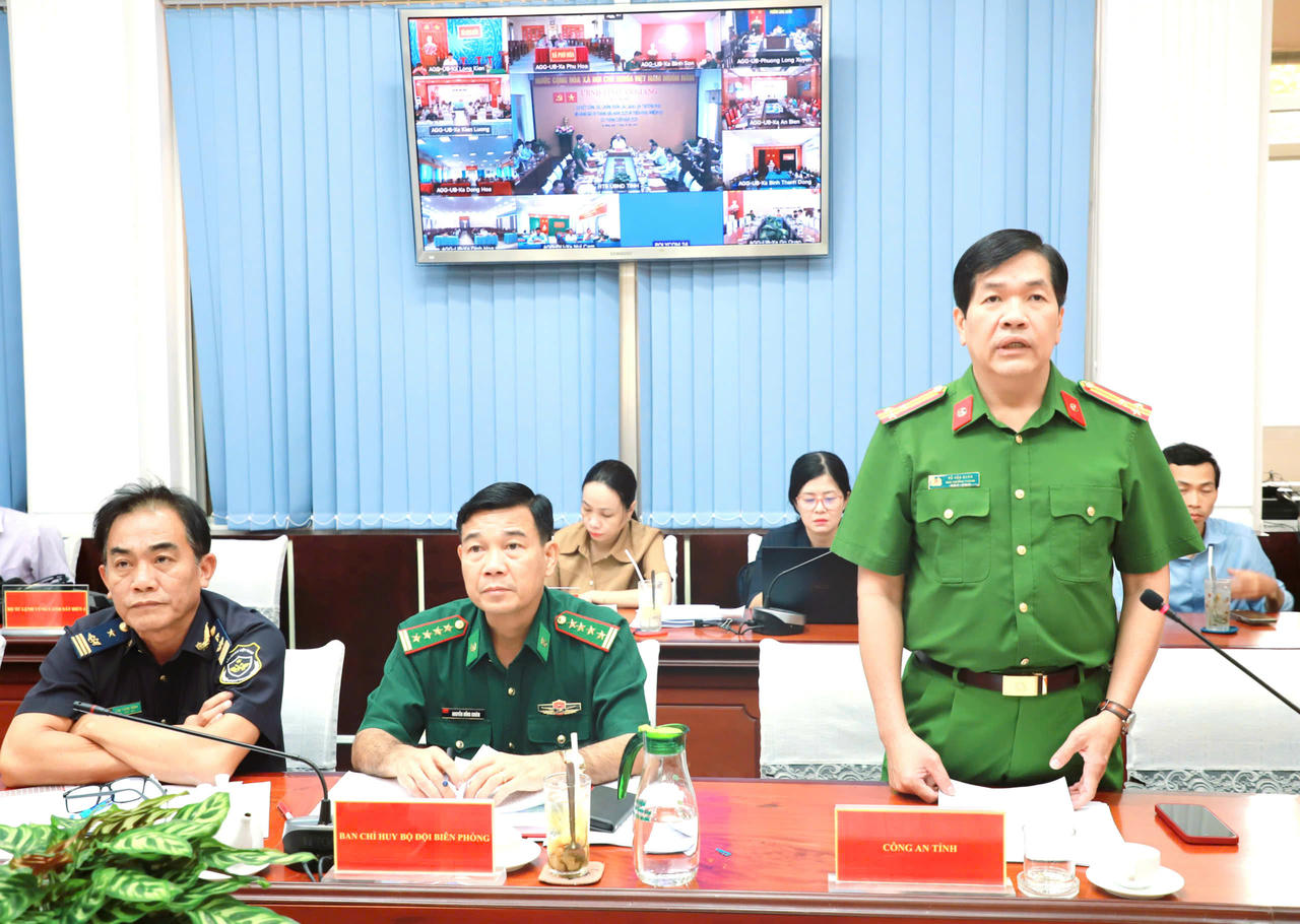 Thượng tá Võ Văn Đoàn - Phó Trưởng phòng cảnh sát kinh tế Công an tỉnh An Giang phát biểu tại buổi làm việc.