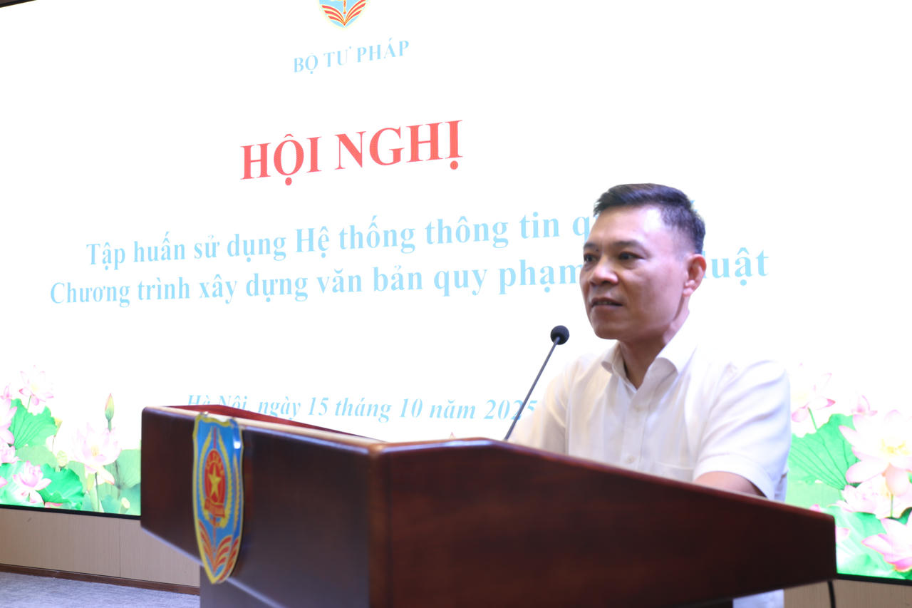 Vụ trưởng Vụ Công tác xây dựng văn bản quy phạm pháp luật Nguyễn Quốc Hoàn phát biểu khai mạc. (Ảnh: PV)