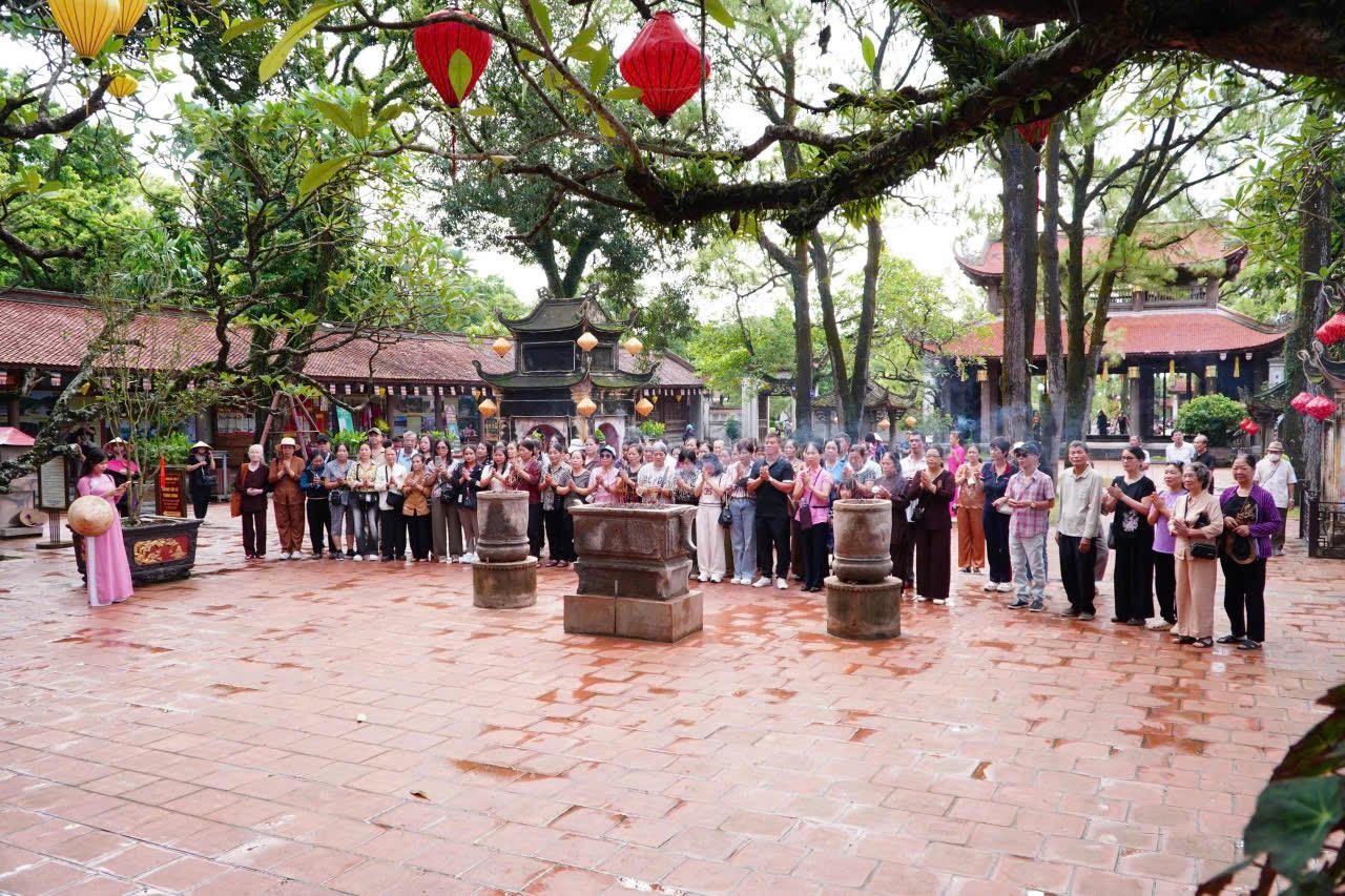 Hải Phòng hiện vinh dự có 5 di tích trong quần thể được UNESCO công nhận là di sản văn hóa thế giới gồm: Chùa Côn Sơn, Đền Kiếp Bạc, Chùa Thanh Mai, Động Kính Chủ và Chùa Nhẫm Dương.