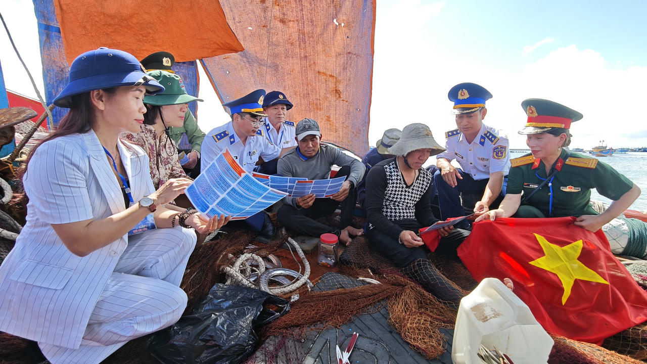 Tiếp thêm niềm tin, ý chí cho ngư dân Lý Sơn tiếp tục vươn khơi, bám biển