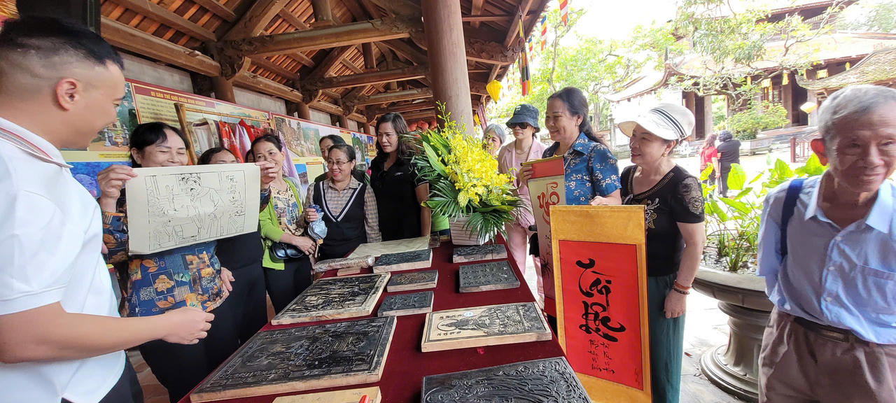 Công ty Kuroba đã chuẩn bị kỹ lưỡng từ phương tiện vận chuyển, hướng dẫn viên, nội dung thuyết minh đến các hoạt động trải nghiệm tại điểm.