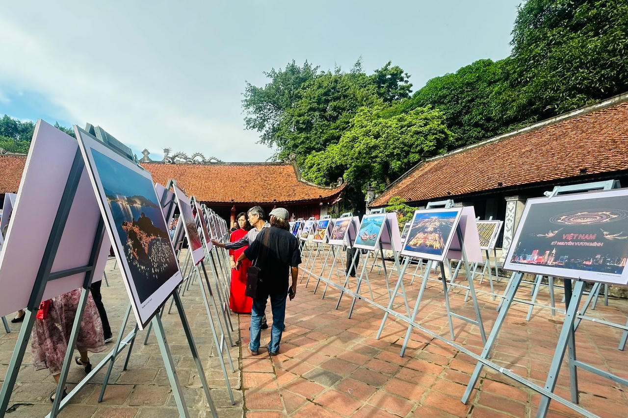 200 bức ảnh đẹp tại triển lãm ảnh "Tổ quốc - 80 mùa thu độc lập"