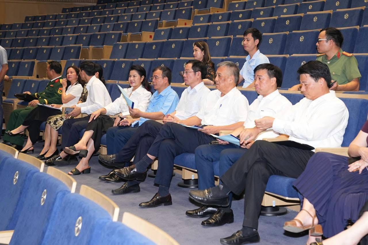 Phó Chủ tịch UBND thành phố Nguyễn Minh Hùng đề nghị Hội đồng nghệ thuật tiếp thu đầy đủ các ý kiến đóng góp, tiếp tục hoàn thiện chương trình nghệ thuật chào mừng, bảo đảm tính nghệ thuật, ý nghĩa chính trị và giá trị tuyên truyền cao.